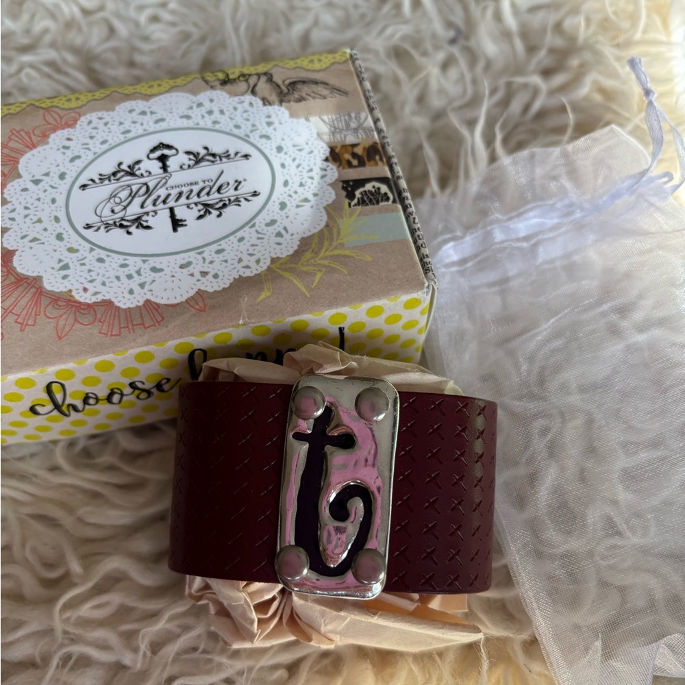New In Box Plunder Design Nona Personalized With The Initial “T” Cuff Bracelet